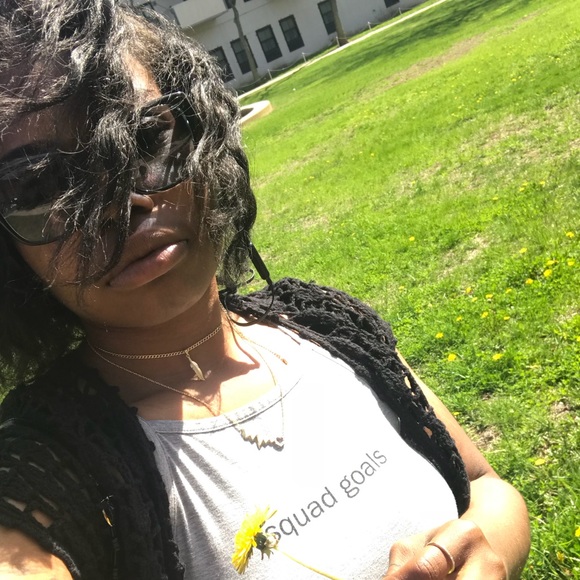 Meet your Posher, Nia - Picture 4 of 7